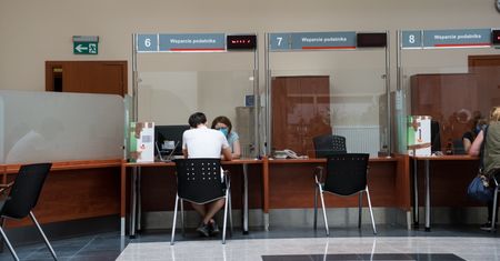Bezrobocie rośnie, ale kandydaci wcale nie garną się do pracy w urzędach. Powód ten sam od lat