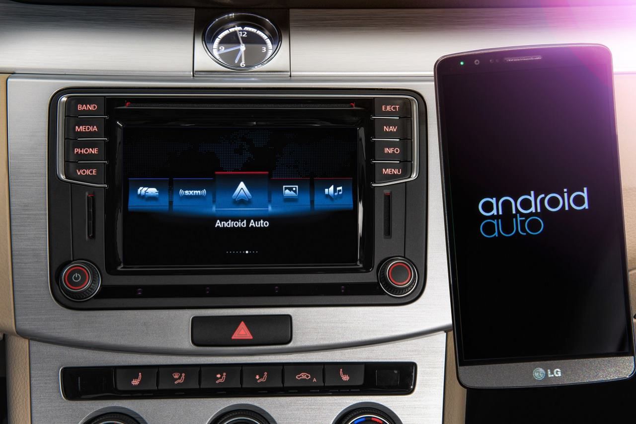 Mazda odkryła, że są smartfony i wprowadzi Android Auto i CarPlay