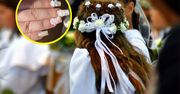Komunijne paznokcie robią furorę w sieci. Symbol hostii i dolara