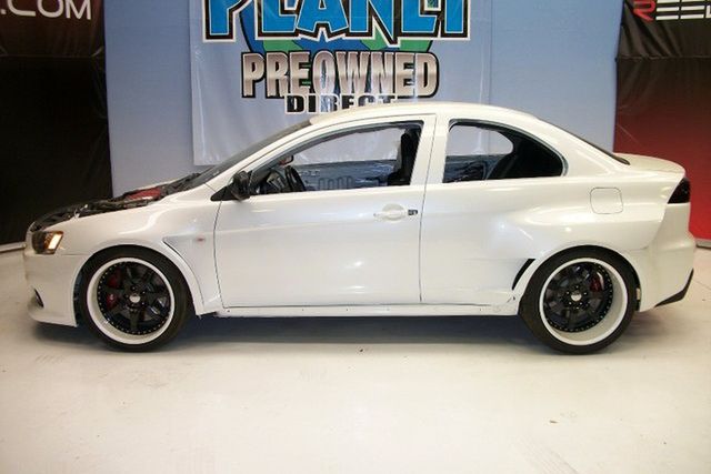 Mitsubishi-Lancer-EVO-X-Coupe-0