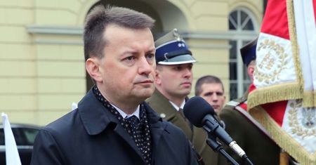 Wpadka Mariusza Błaszczaka: Przyznał sobie Złotą Odznakę Zasłużonego dla Ochrony Przeciwpożarowej i jej... NIE PRZYJĄŁ!