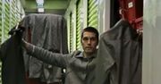 ''Moje rzeczy'': Nagi zakupoholik na ulicach Helsinek