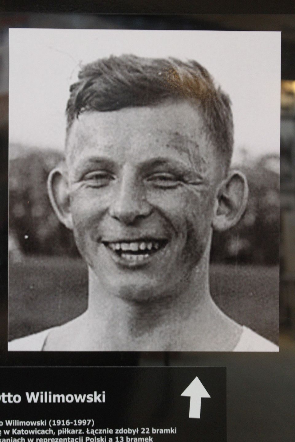 To jeden z najlepszych śląskich piłkarzy w historii, jak Messi. Kibice Ruchu z FC Deutschland chcą ratować grób Ernesta Wilimowskiego