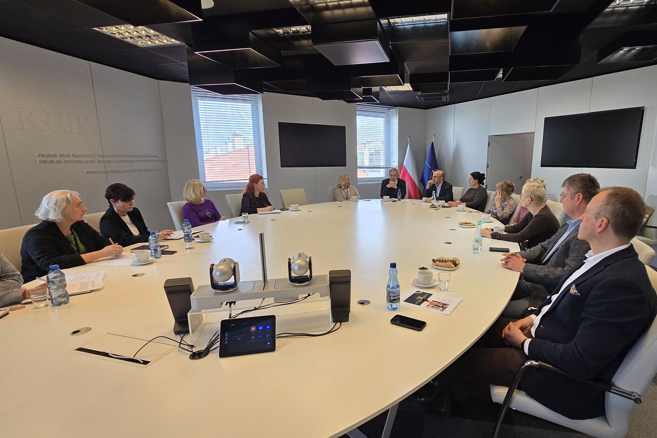 KRRiT i Rada Reklamy o nowych kryteriach żywieniowych w reklamach