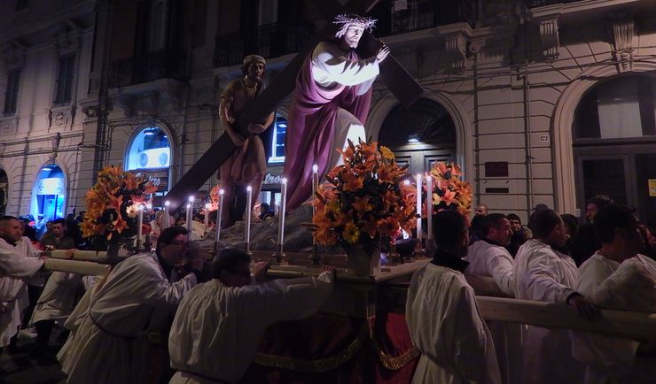 Drogi Miłości ukrzyżowanej. Rozważania Adama Szustaka OP