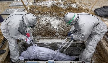 COVID jako globalny kryzys. "Polska mogłaby dać światu przykład"