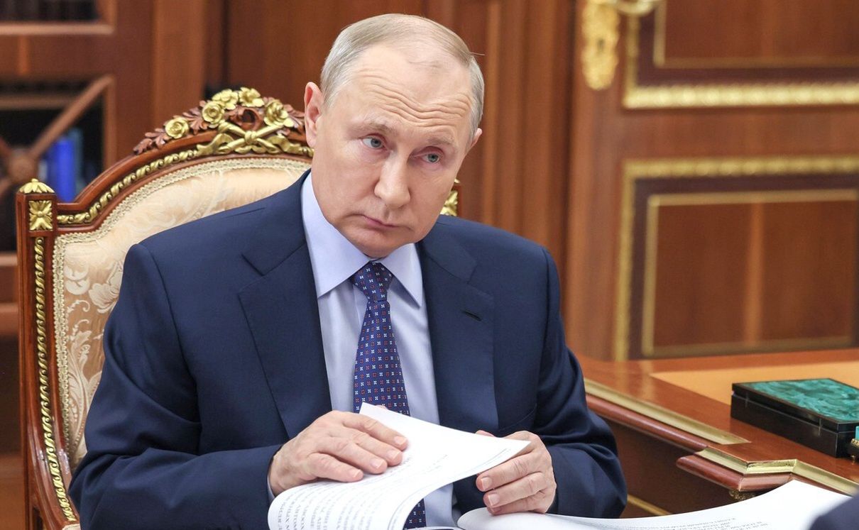 Putin manipulates the ruble exchange rate. Instant effects