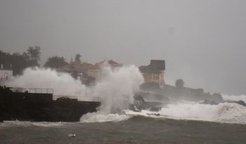 Nadchodzi kolejne uderzenie. Ambasada ostrzega turystów