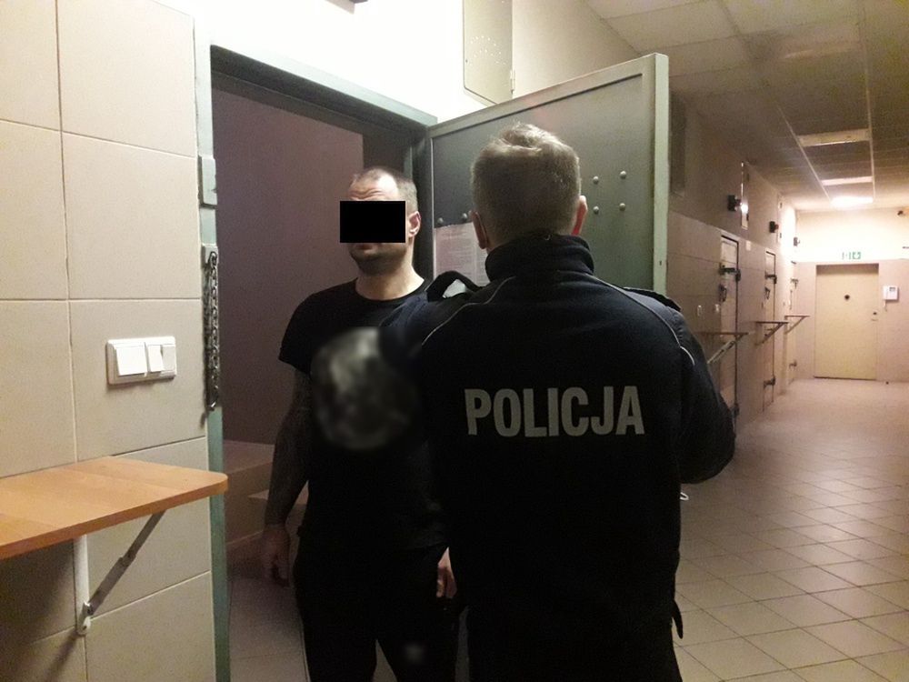 Warszawa. Policjanci zatrzymali seryjnego włamywacza do aptek