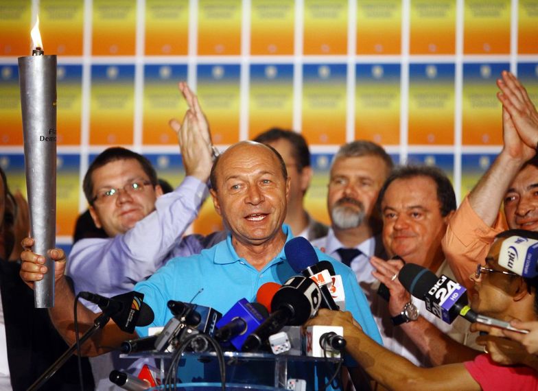 Basescu pozostaje prezydentem Rumunii. To już oficjalne