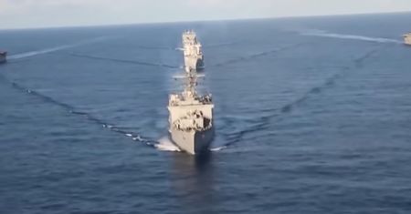 Płyną tankowce. Iran straszy USA
