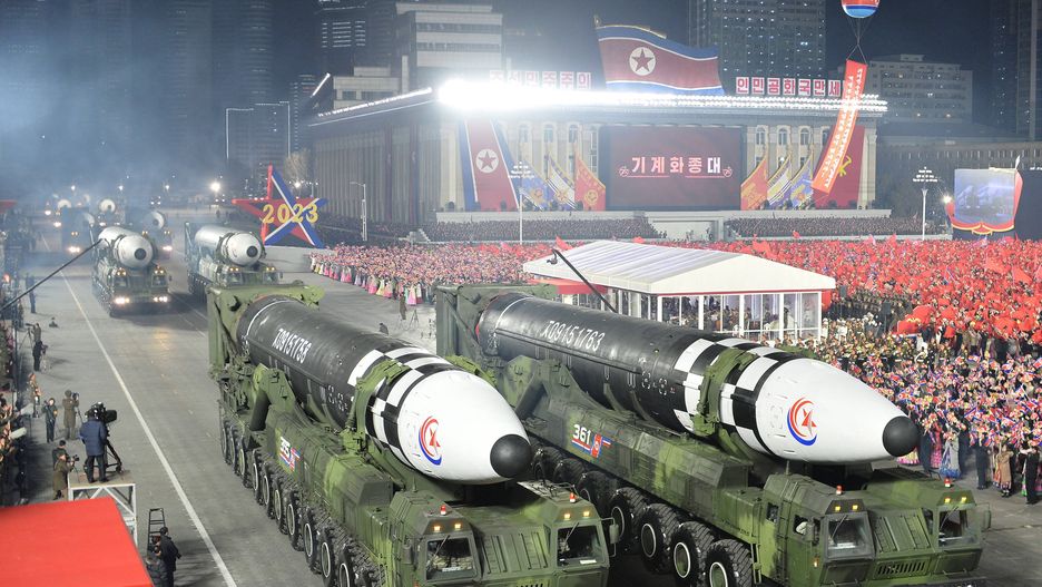 Nighttime military parade in Pyongyang for 75th founding anniversary of KPA
epa10455994 A photo released by the official North Korean Central News Agency (KCNA) shows Hwasong-17 intercontinental ballistic missiles displayed during a military parade at Kim Il Sung Square to mark the 75th anniversary of the founding of the Korean People's Army (KPA), the revolutionary armed forces of the Worker's Party of Korea (WPK) in Pyongyang, North Korea, 08 February 2023 (issued 09 February 2023).  EPA/KCNA   EDITORIAL USE ONLY  EDITORIAL USE ONLY 
Dostawca: PAP/EPA.
KCNA
