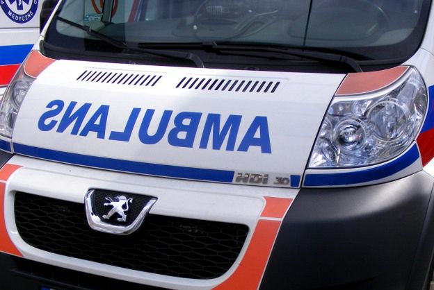Wypadek busa w Mszczyczynie - jedna osoba nie żyje, siedem zostało rannych
