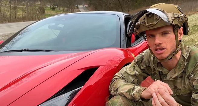 Youtuber kupił Ferrari tylko po to, żeby je zniszczyć. Chciał zakpić z pozwów firmy