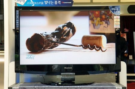 LG 47LB90FD upiększony kamieniami Swarovskiego 2