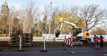 Poznań: Ciężki sprzęt pojawił się na Moście Chrobrego