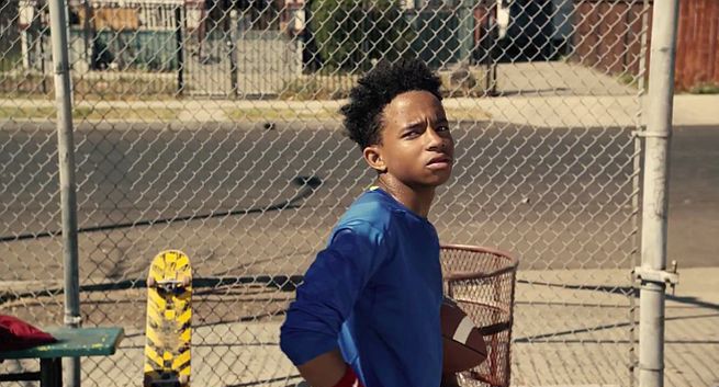 Nastolatek gra z gwiazdami sportu w reklamie Nike (wideo)