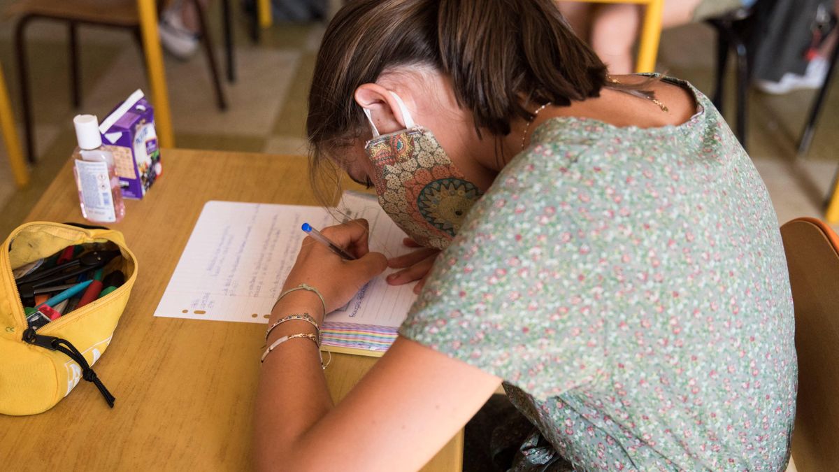 Nowy rok szkolny. Potrzeba milionów maseczek dla uczniów