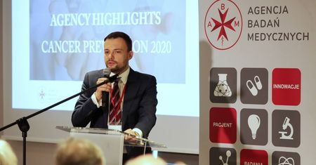 308 mln na polskie mRNA wyrzucone w błoto. W tle rodzina Szumowskich