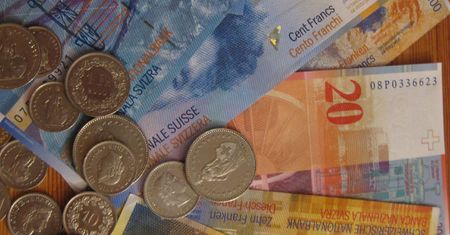 Niższe oprocentowanie nie dla frankowiczów. Jest nawet podwyżka