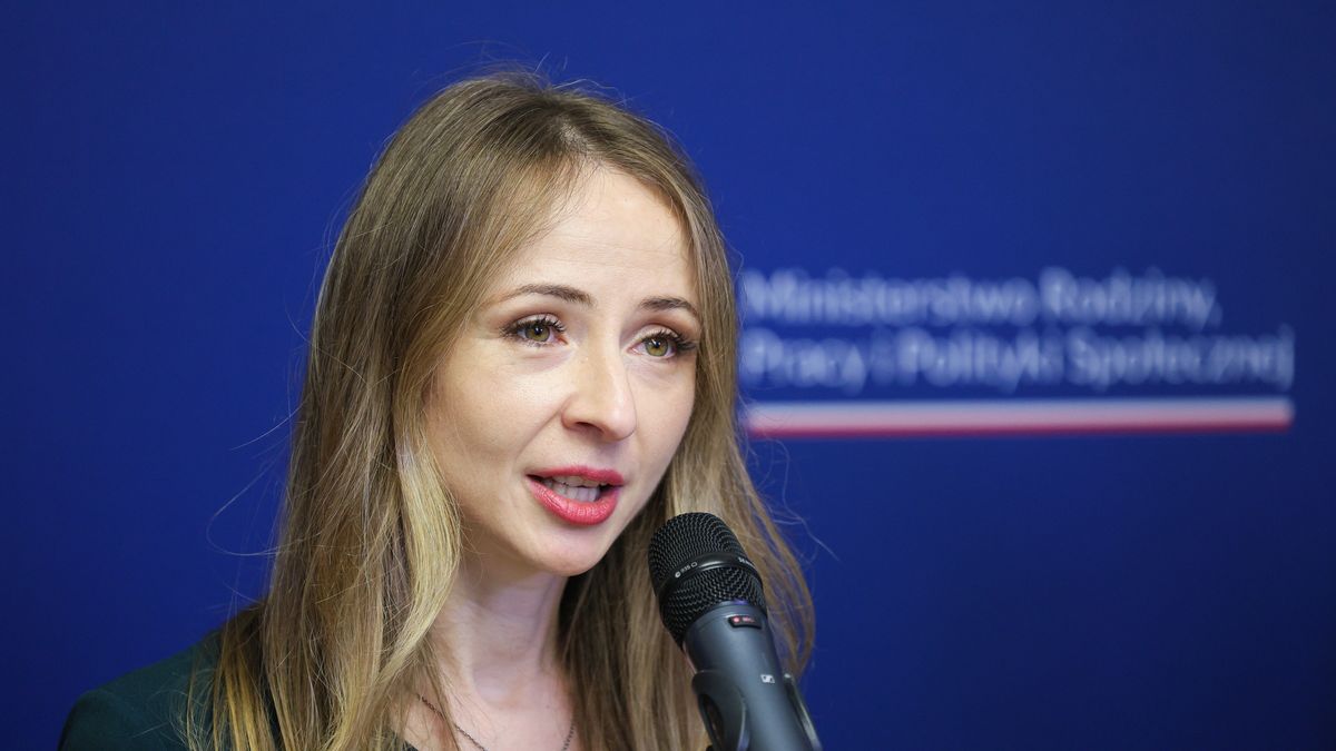 Agnieszka Dziemianowicz-Bąk, ministra pracy, rodziny i polityki społecznej