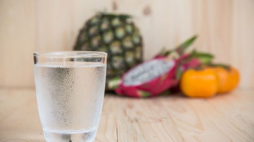 Pijąc wodę w trakcie lub po posiłku, podnosimy poziom cukru we krwi 