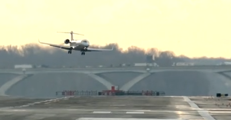 Niebezpieczne lądowanie w USA. Pilot zachował zimną krew