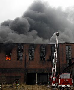 Kilkudziesięciu strażaków walczy z pożarem w Gliwicach