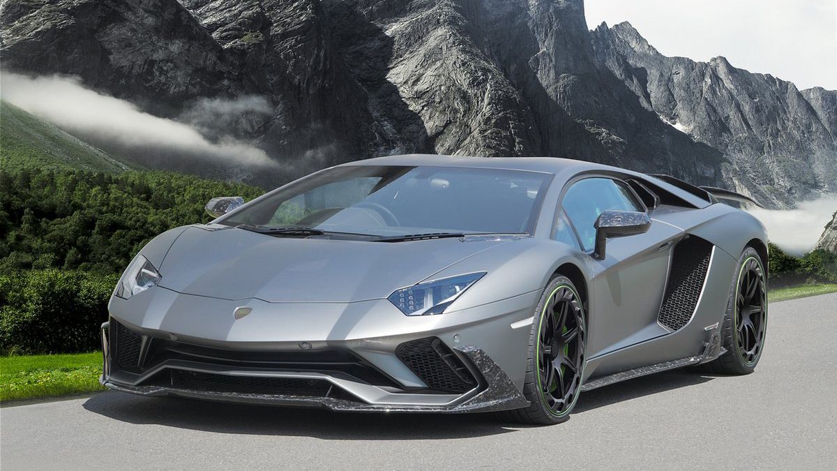 Aventador jaki jest każdy widzi. Jeśli jednak przyjrzymy się dokładniej, zauważymy kilka nowości.