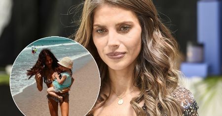 Rosati założyła bikini, poszła z córką na plażę. Nie ma mowy o ustawce