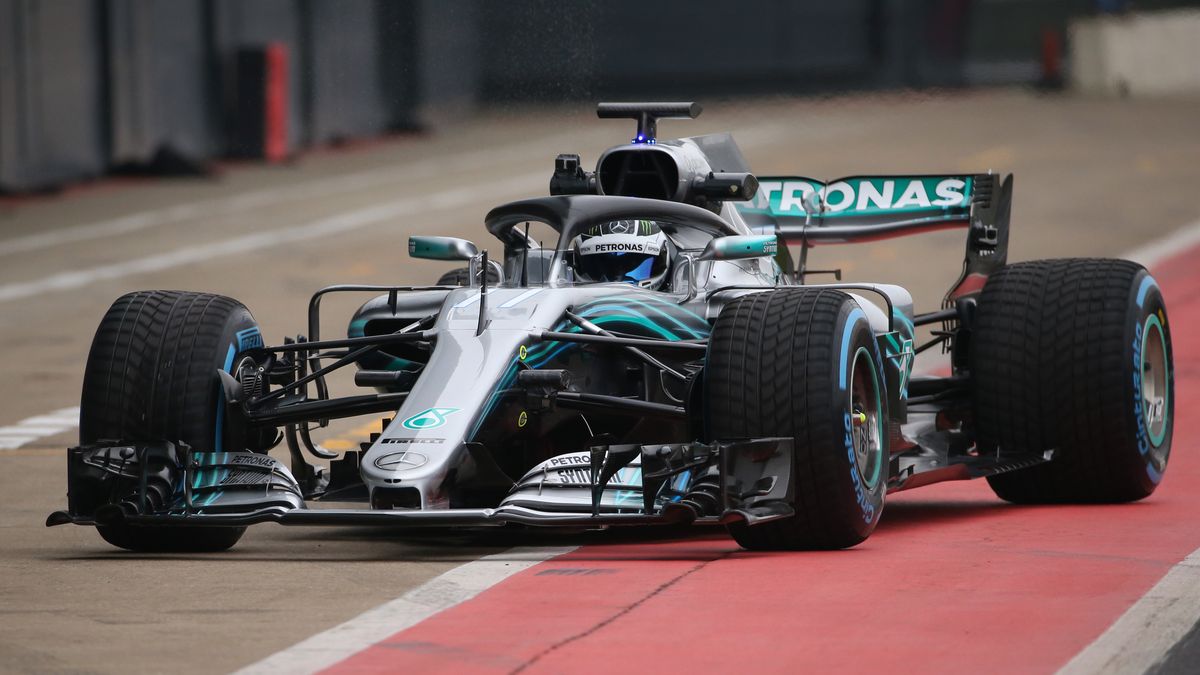 bolid Mercedes W09 