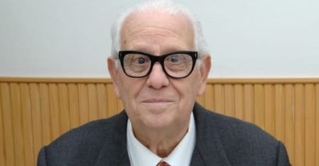 91-latek odebrał... 15. dyplom uniwersytecki. Teraz idzie na "emeryturę"