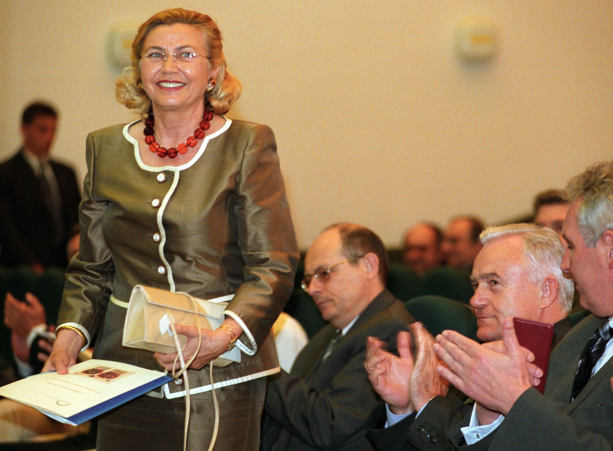 Barbara Piasecka-Johnson, premier Leszek Miller, marszalek Sejmu Marek Borowski, minister kultury Waldemar Dabrowski