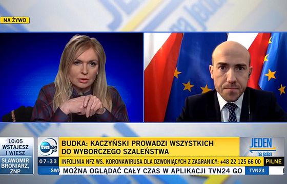 W TVN24 „Jeden na jeden”, „Tak jest” i „Kropka nad i” prowadzone przez dziennikarzy z domów