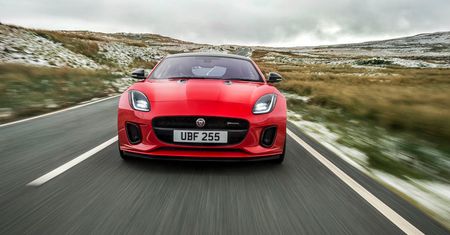 Sportowy Jaguar z silnikiem 2.0 pokazuje różnice pomiędzy USA i Europą