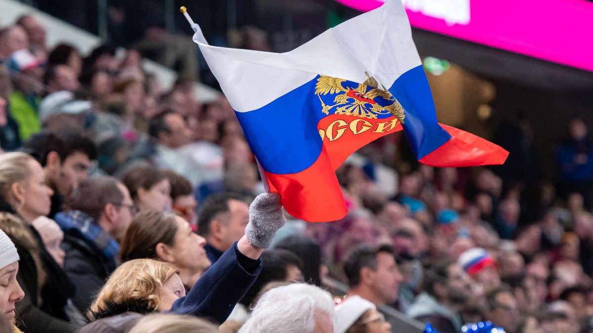 Zdjęcie okładkowe artykułu: Getty Images / RvS.Media/Basile Barbey / Na zdjęciu: flaga Rosji