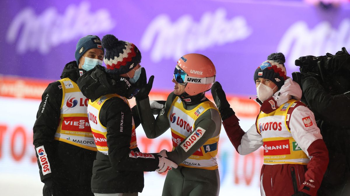 PAP / Grzegorz Momot / Na zdjęciu: Andrzej Stękała, Piotr Żyła, Dawid Kubacki i Kamil Stoch