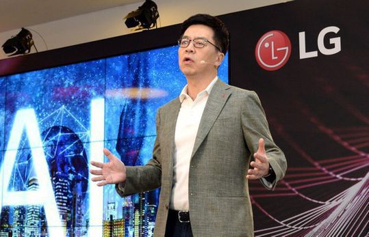 LG zapowiada mądrzejsze automatyczne odkurzacze i inteligentne lustra