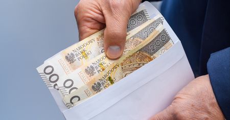 Pięć lat przed emeryturą stracił pracę. Tyle dostaje od ZUS