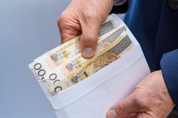 Pięć lat przed emeryturą stracił pracę. Tyle dostaje od ZUS