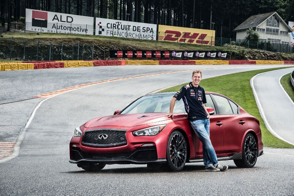 Infiniti Q50 Eau Rouge na Eau Rouge