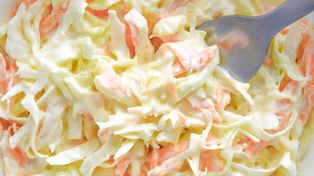 Soczysta i chrupiąca surówka do obiadu. Nie ma lepszej