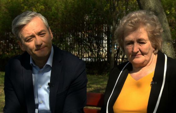 Robert Biedroń na tekst o zarzutach sprzed lat odpowiedział w oświadczeniach, „SE” i „Faktach”, dziennikarze podzieleni w ocenach