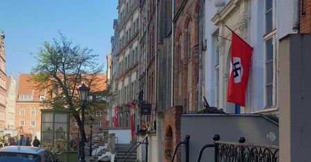 W Trójmieście powiewają swastyki. Znamy powód