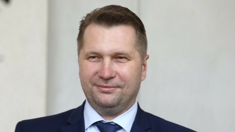 Powrót do szkół. Minister Czarnek podpisał rozporządzenie