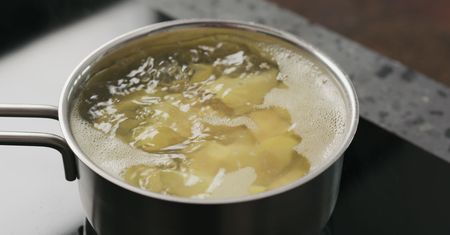Jak szybko ugotować ziemniaki? Jeden prosty trik
