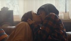 Ojciec akceptujący miłość córki i koleżanki w reklamie kawy Douwe Egberts (wideo)