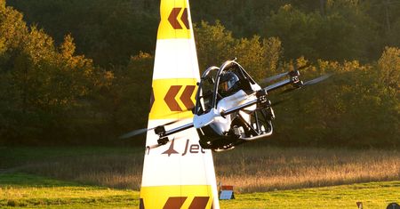 Historyczny pokaz podczas Płockiego Pikniku Lotniczego. Jetson ONE zadebiutuje w Polsce
