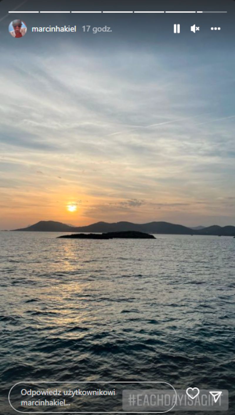 Marcin Hakiel z uśmiechem na ustach wypoczywa na wakacjach. Tylko pozazdrościć? 