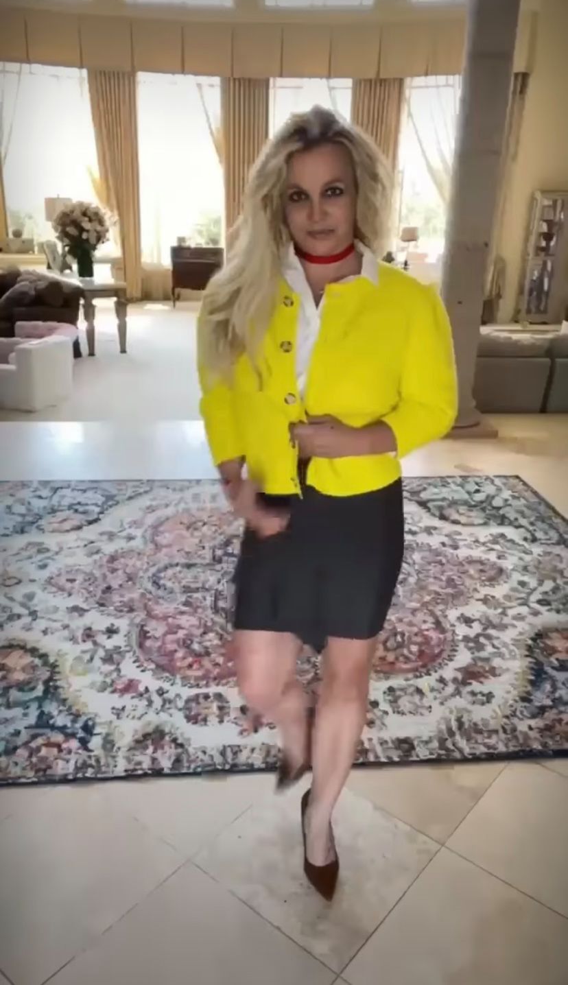 Britney Spears pokazuje ciążowy brzuszek